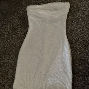 Elegant White Strapless Dress